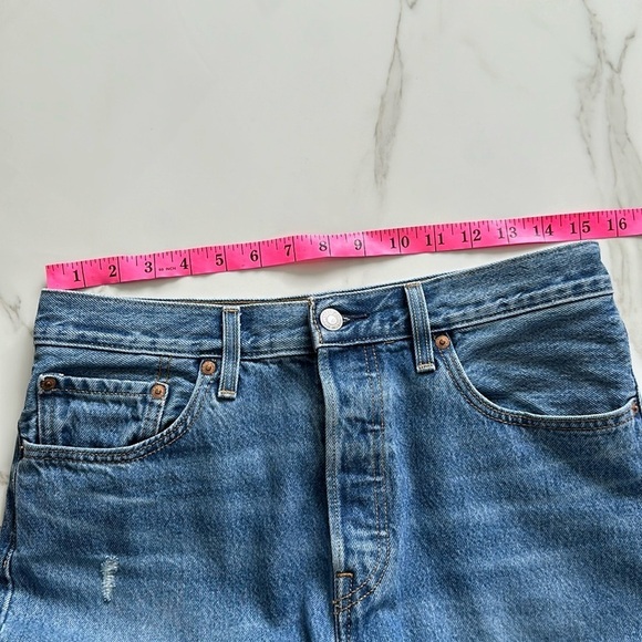 LEVIS 501 jeans Levi’s jeans distressed frayed hem size 28 x 30 blue - Picture 8 of 12